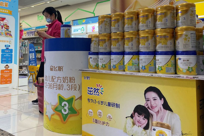 Trung Quốc ban hành quy định mới cực khắt khe, thu hẹp thị trường sữa bột cho trẻ em - Ảnh 1.