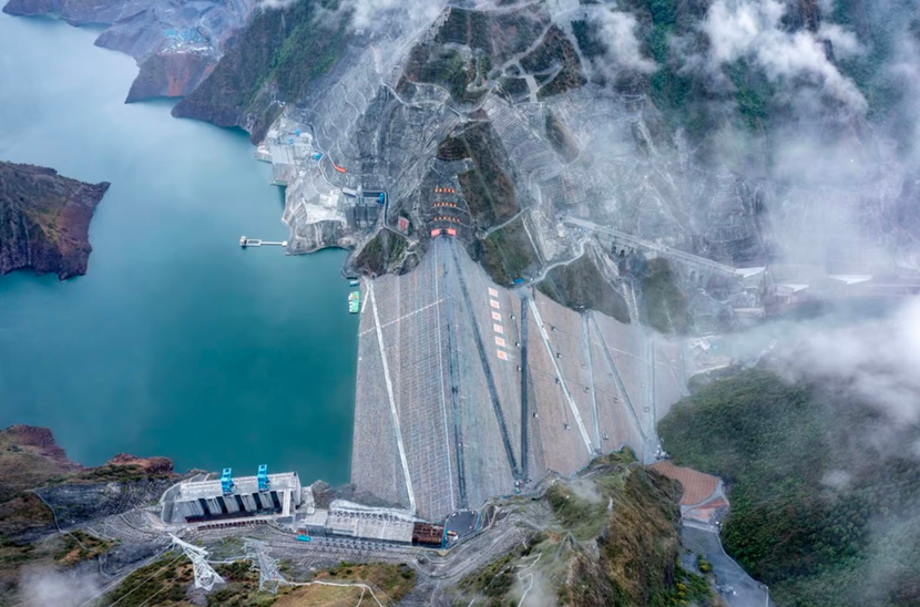 Trung Quốc chính thức vận hành nhà máy quang-thủy điện lớn nhất đặt tại Tây Tạng  - Ảnh 1.