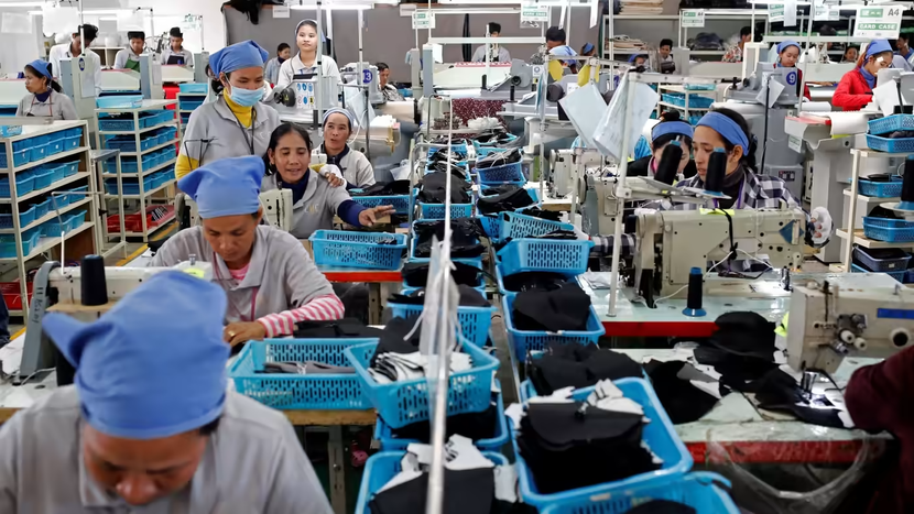 Các nhà sản xuất giày Đài Loan rời khỏi Trung Quốc mở đường cho Foxconn - Ảnh 1.
