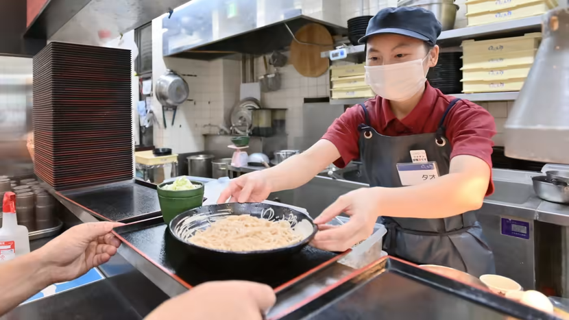 Nhật Bản 'bật đèn xanh' cho lao động nước ngoài có tay nghề cao - Ảnh 1.
