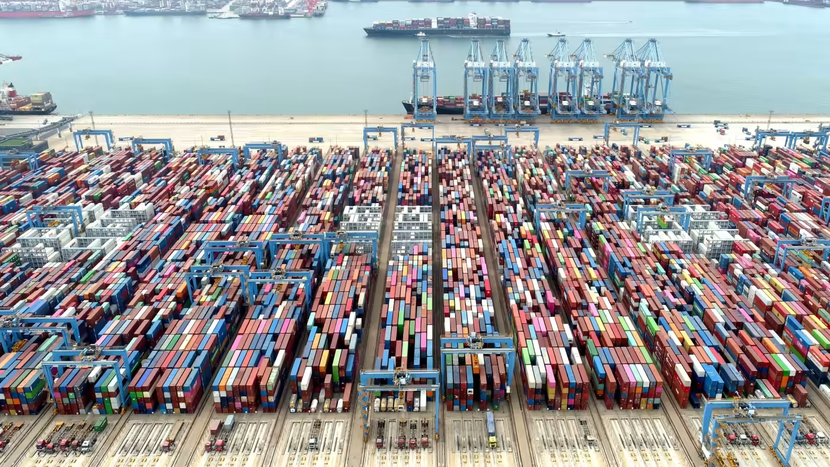 Xuất khẩu của Trung Quốc giảm kỷ lục trong hơn 3 năm - Ảnh 2.
