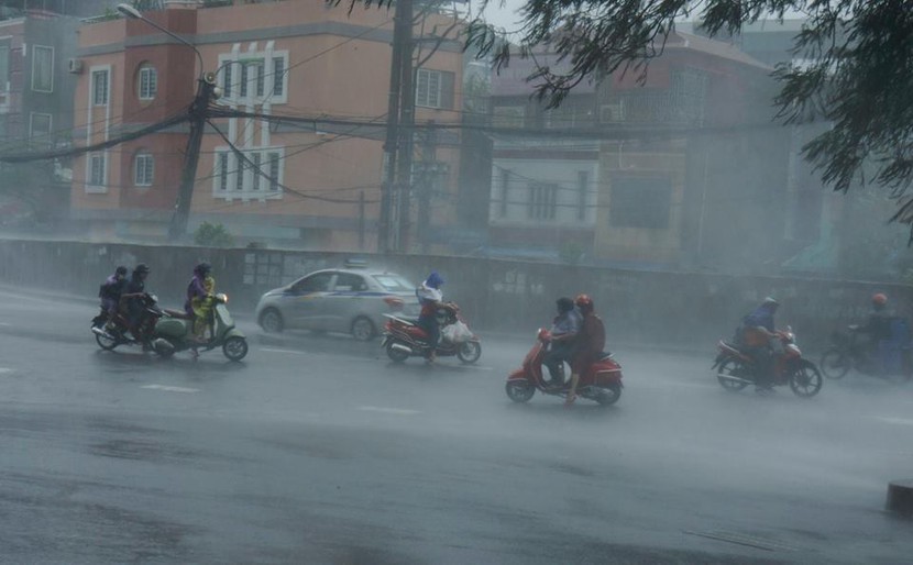 Dự báo thời tiết ngày mai 17/7: Hà Nội sáng nắng chiều mưa - Ảnh 1.