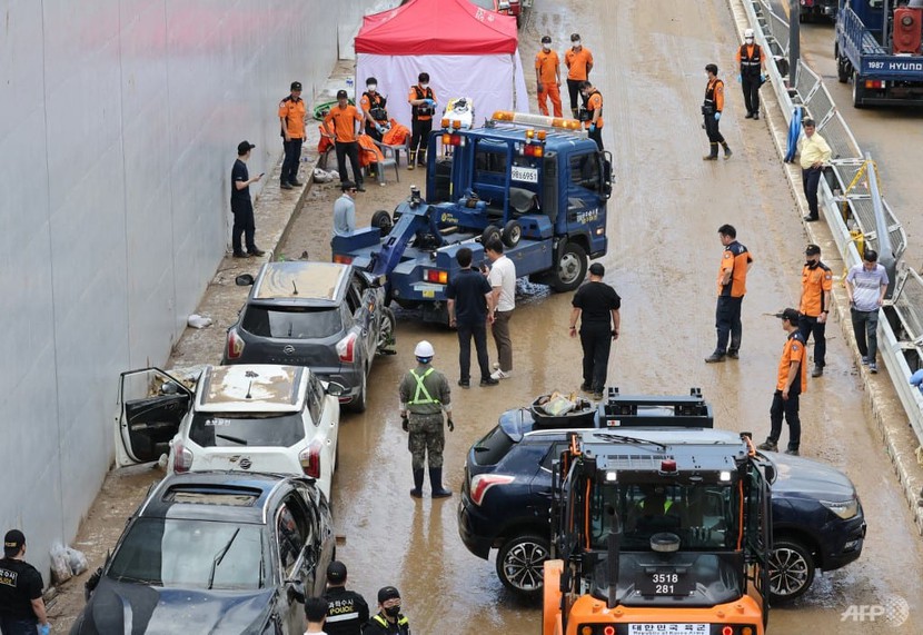 Số người chết vì lũ lụt ở Hàn Quốc tăng lên 39, chính phủ ra lệnh toàn lực giải cứu - Ảnh 6.