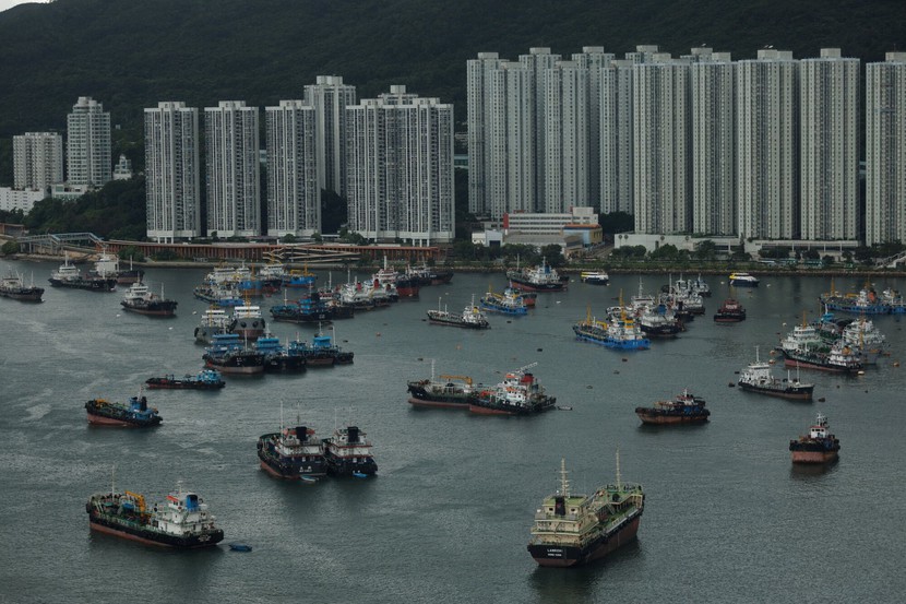 Thị trường chứng khoán Hồng Kông hoãn giao dịch sáng do bão Talim - Ảnh 2.