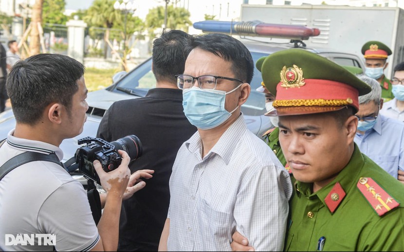 Vụ 'chuyến bay giải cứu': Cựu Đại sứ Việt Nam tại Malaysia khai khai đã 'đạp đổ bát cơm' của cò mồi - Ảnh 1.