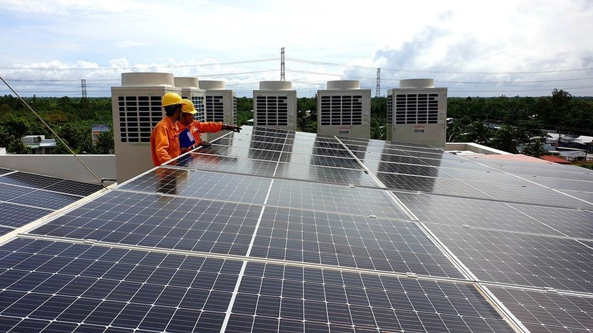 Điện mặt trời mái nhà sẽ phân bổ theo diện tích đất khu công nghiệp - Ảnh 1.
