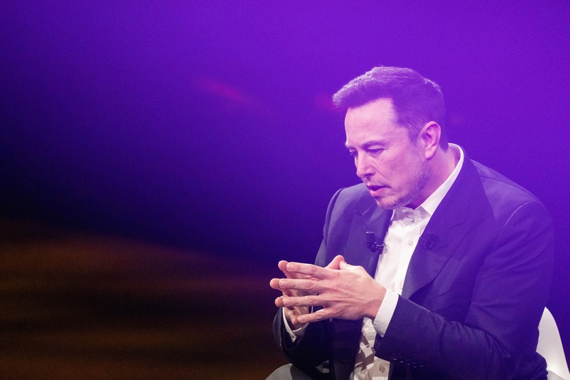Elon Musk: Tesla sẽ chi 1 tỷ USD cho siêu máy tính Dojo trong năm tới - Ảnh 1.