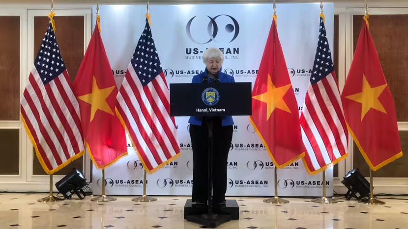 Từ Hà Nội, Bộ trưởng Tài chính Mỹ kêu gọi các nước châu Á đầu tư vào chip bán dẫn - Ảnh 1.