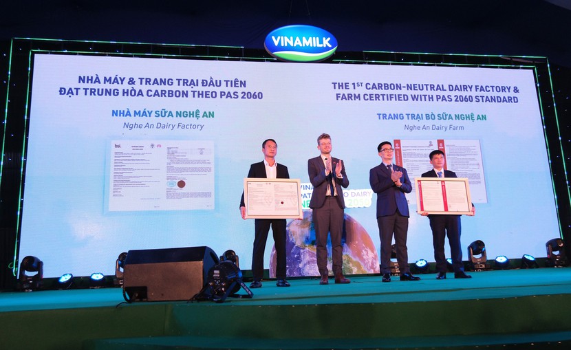 Để có các mô hình &quot;Trang trại sinh thái&quot;, &quot;Trung hòa Carbon&quot;, Vinamilk đã chuẩn bị như thế nào? - Ảnh 1.