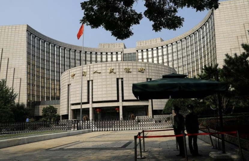 Trung Quốc kêu gọi các ngân hàng tăng cường đầu tư chứng khoán để hỗ trợ thị trường - Ảnh 2.