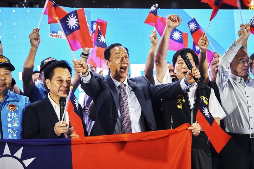 Tỷ phú sáng lập Foxconn tranh cử lãnh đạo Đài Loan - Ảnh 1.