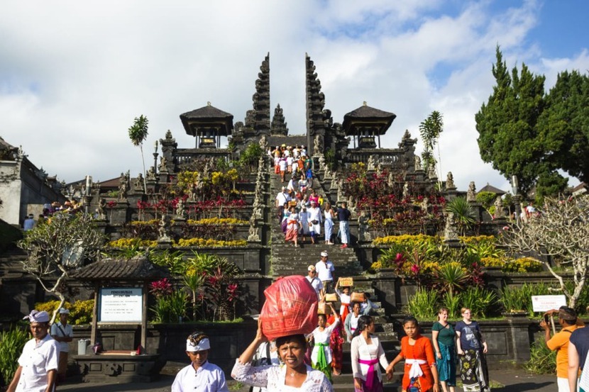Bali chứng kiến lượng người nước ngoài bị trục xuất cực cao ra khỏi Indonesia - Ảnh 2.