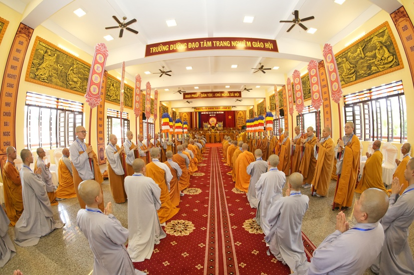 Núi Bà Đen ngợp bóng áo cà sa trong ngày hội Phật giáo lớn nhất tỉnh Tây Ninh - Ảnh 2.