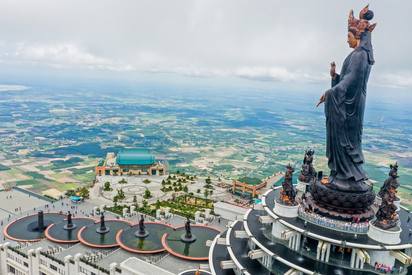 Núi Bà Đen ngợp bóng áo cà sa trong ngày hội Phật giáo lớn nhất tỉnh Tây Ninh - Ảnh 4.