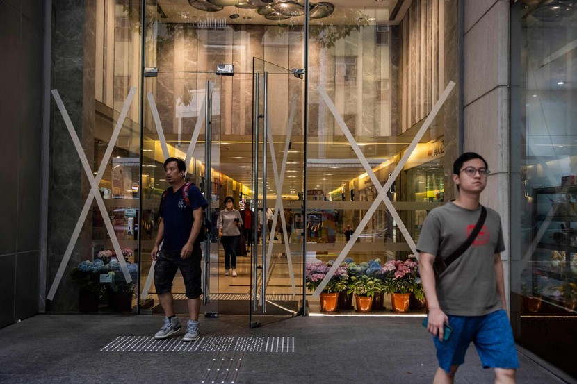 Hồng Kông đóng cửa thị trường chứng khoán, trường học trước khi siêu bão đổ bộ - Ảnh 2.