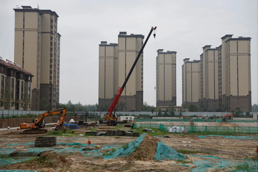 Moody's hạ triển vọng ngành bất động sản Trung Quốc, Fitch cắt giảm dự báo GDP - Ảnh 1.