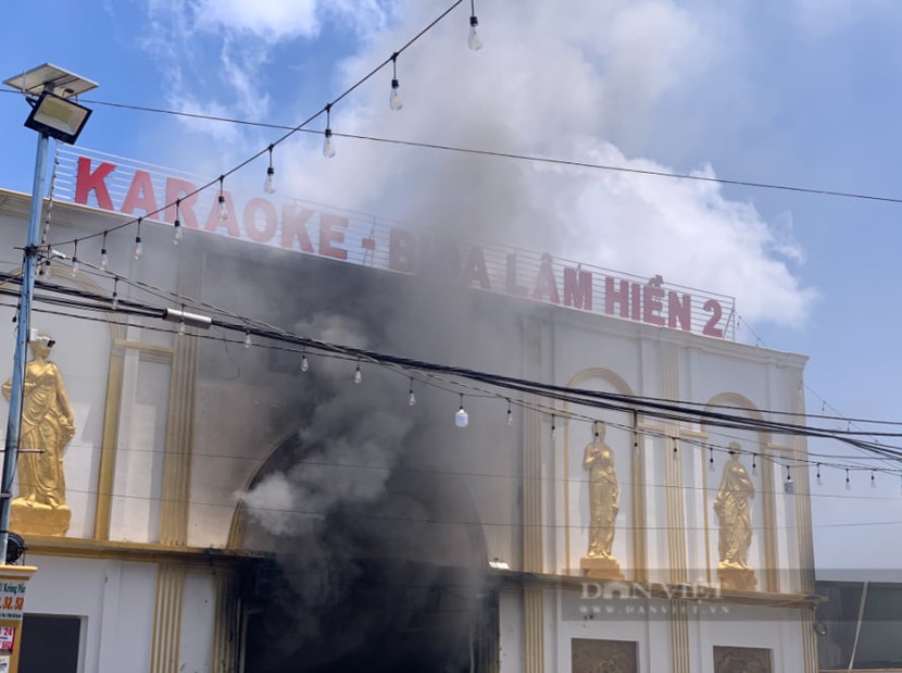 Cháy dữ dội tại quán karaoke ở Đắk Lắk - Ảnh 1.