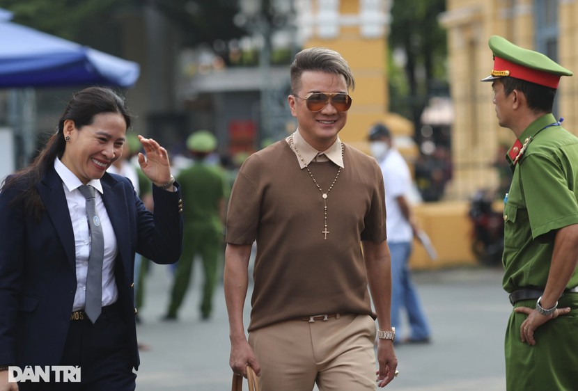Siết chặt an ninh phiên xét xử bà Nguyễn Phương Hằng - Ảnh 3.