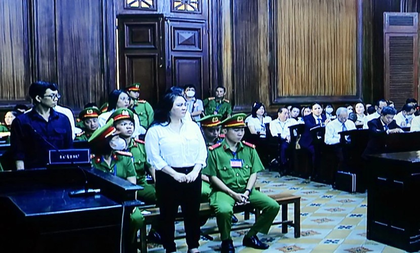 Bà Phương Hằng không xin lỗi ca sĩ Vy Oanh, Đàm Vĩnh Hưng vì 'đã ở tù 18 tháng, cái giá quá đắt rồi' - Ảnh 1.