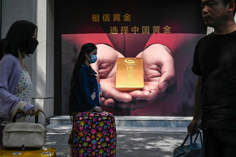 Đồng Nhân dân tệ suy yếu, người Trung Quốc tăng mua vàng - Ảnh 1.