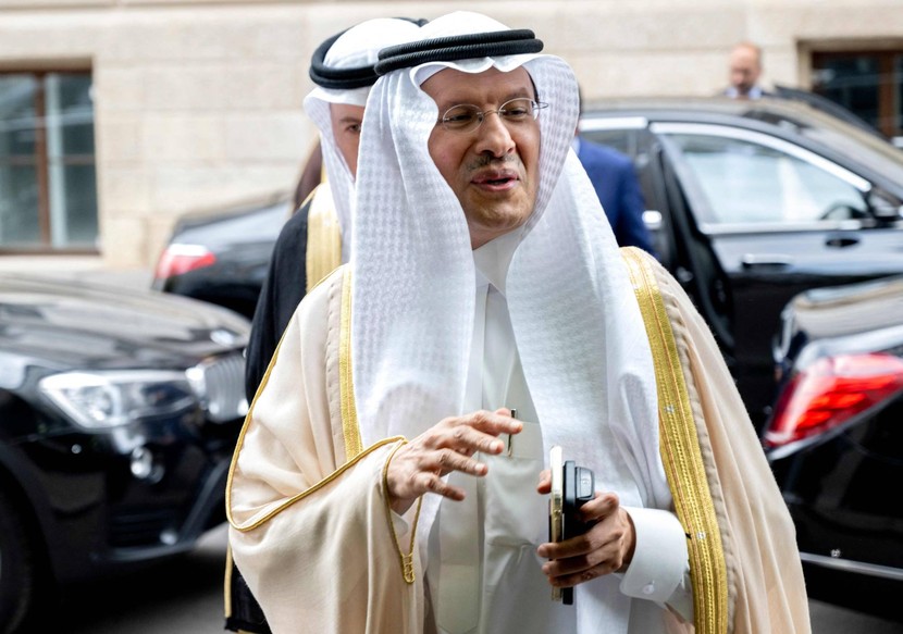Ả Rập Saudi và Nga thắng lớn trong canh bạc cắt giảm giá dầu - Ảnh 2.