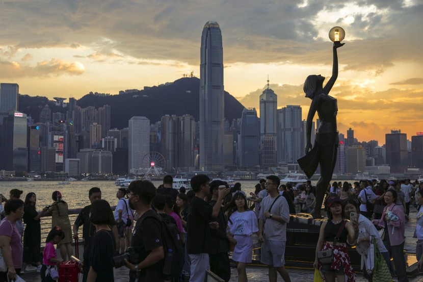 Hồng Kông có cần thêm 'danh hiệu' tòa nhà chọc trời nào nữa hay không - Ảnh 1.