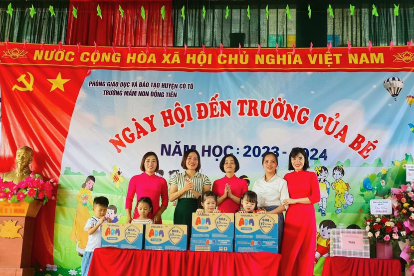 Quỹ sữa vươn cao Việt Nam và Vinamilk trao sữa đến trẻ em nhân dịp năm học mới - Ảnh 3.