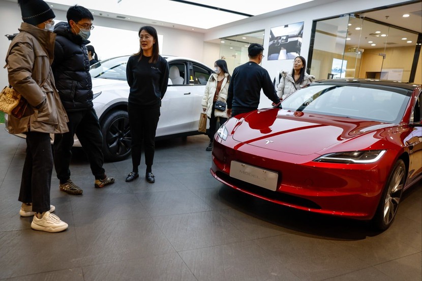 Tesla giảm giá tại Trung Quốc để giữ vững thị trường xe điện cao cấp- Ảnh 1.