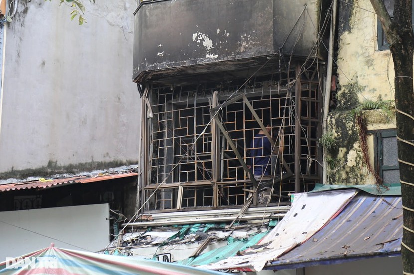 Cháy nhà ở phố cổ Hà Nội, 4 người tử vong - Ảnh 1.