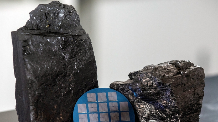 Từ 'vàng đen' đến kỳ quan công nghệ: Vai trò mới của than trong điện tử- Ảnh 2.