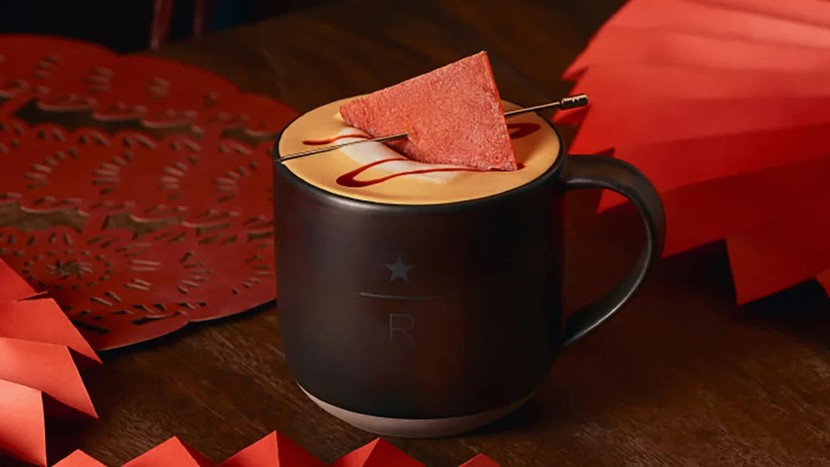 Starbucks Trung Quốc ra mắt cà phê vị thịt lợn độc lạ mừng năm mới - Ảnh 1.