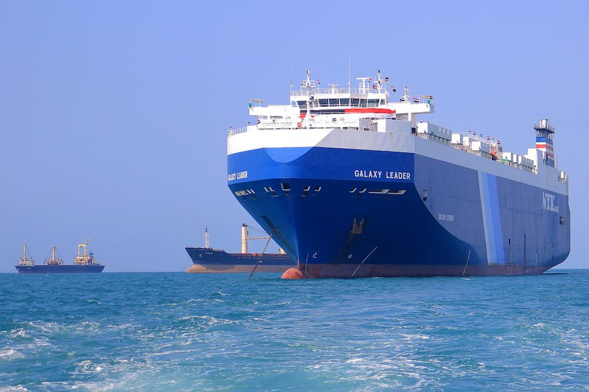 Khối lượng vận chuyển qua Kênh Suez giảm 55% trong tuần- Ảnh 1.