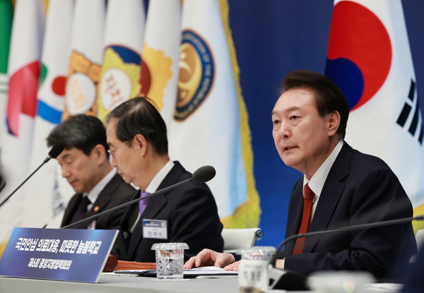 Chính phủ Hàn Quốc quyết không nhượng bộ, bước đầu tiên xử lý khủng hoảng y tế - Ảnh 2.