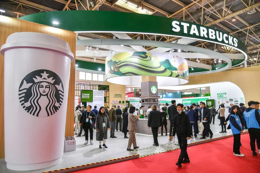 Starbucks tiếp tục thua cuộc trước Luckin trong cuộc chiến chuỗi cà phê ở Trung Quốc- Ảnh 2.