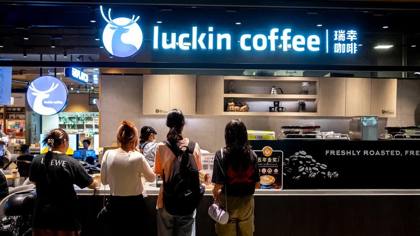 Starbucks tiếp tục thua cuộc trước Luckin trong cuộc chiến chuỗi cà phê ở Trung Quốc- Ảnh 1.