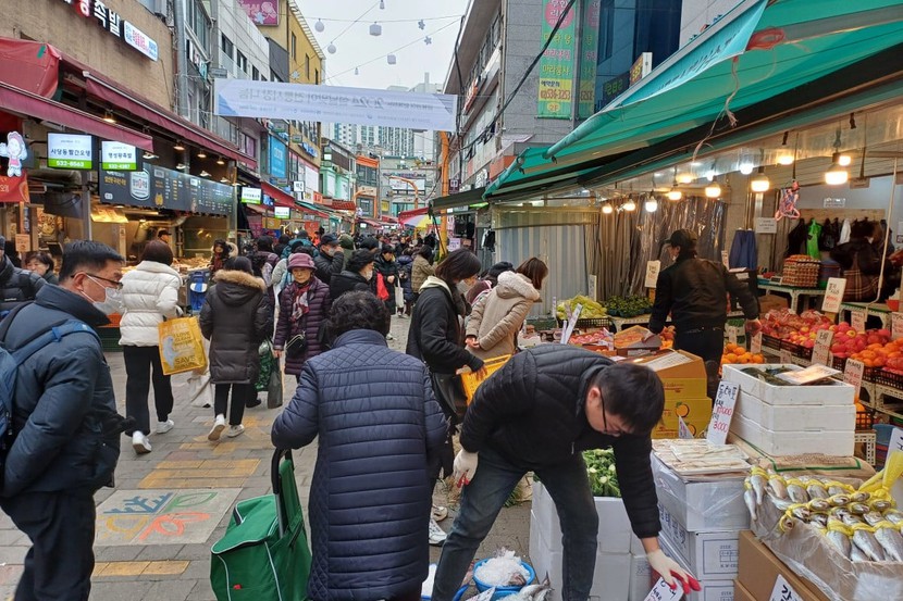 Người Hàn Quốc sốc vì giá thực phẩm dịp Tết tăng vọt- Ảnh 1.