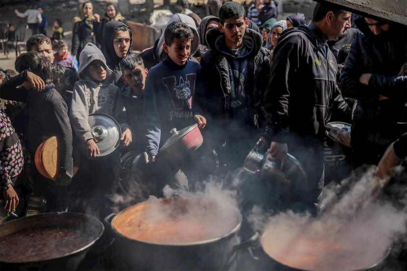 Hỗn loạn giành giật viện trợ ở Gaza, khủng hoảng nạn đói chưa từng có- Ảnh 2.
