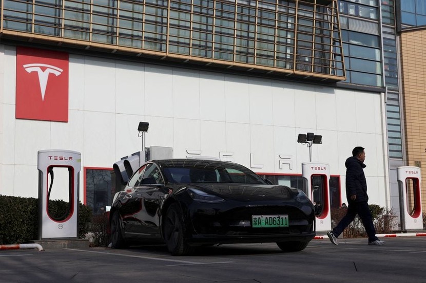 Tesla lại tiếp tục cuộc chiến giá xe ở Trung Quốc- Ảnh 1.