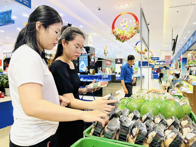 Giá thực phẩm tại chợ ổn định, siêu thị nhiều khuyến mãi- Ảnh 1.