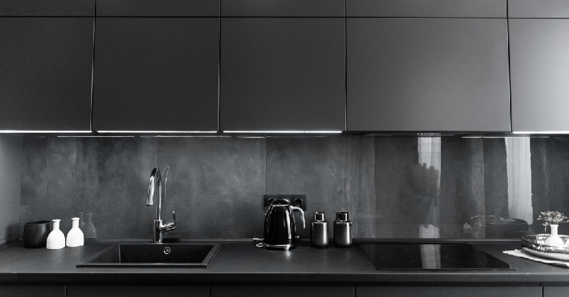 Những căn bếp tuyệt đẹp với mặt bàn màu đen- Ảnh 1.