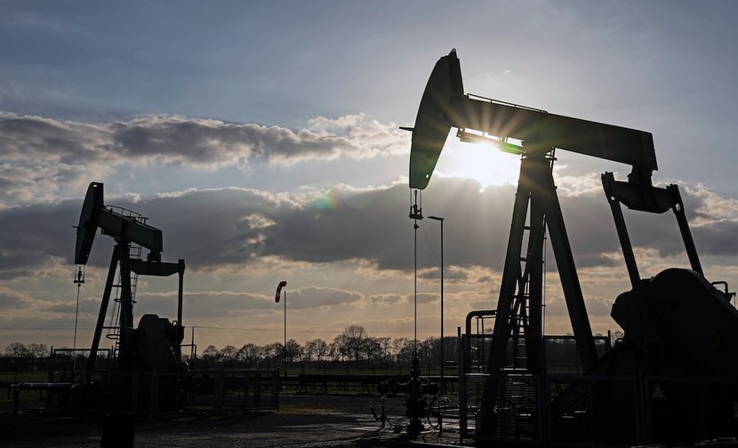 Ả Rập Saudi gia hạn cắt giảm sản lượng dầu đến giữa năm để ổn định thị trường- Ảnh 1.