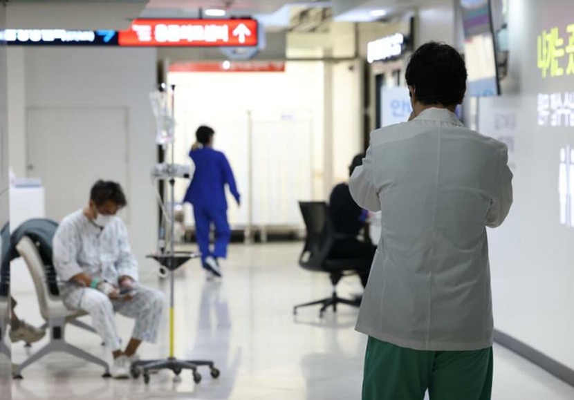 Khủng hoảng y tế Hàn Quốc ngày càng nghiêm trọng, chính phủ sẽ nhượng bộ?- Ảnh 1.