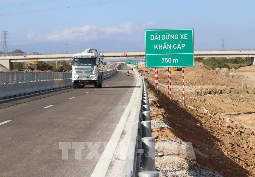Cao tốc Cam Lâm - Vĩnh Hảo chính thức thu phí dịch vụ từ ngày 28/5- Ảnh 1.