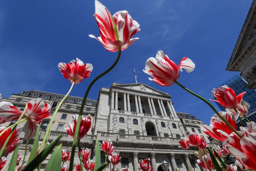 Ngân hàng trung ương Anh tiến gần hơn đến việc giảm lãi suất lần đầu tiên kể từ 2020- Ảnh 1.