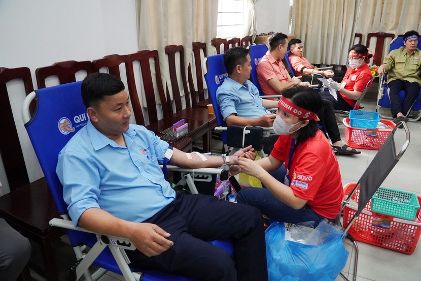 Hàng trăm lao động công ty Qui Phúc tham gia hiến máu nhân đạo- Ảnh 1.