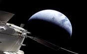 Khoảnh khắc tàu vũ trụ Orion quay về Trái đất từ Mặt trăng