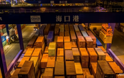 Container chất đống taị cảng Trung Quốc khi đơn đặt hàng ở nước ngoài tiếp tục giảm