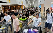 Người dân Hồng Kông đổ xô mua hàng giá rẻ tại Thâm Quyến