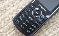 Samsung bắt đầu ngừng bán điện thoại phổ thông