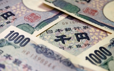 BoJ quyết định giữ nguyên lãi suất, đồng yên chạm đáy mới trong 34 năm